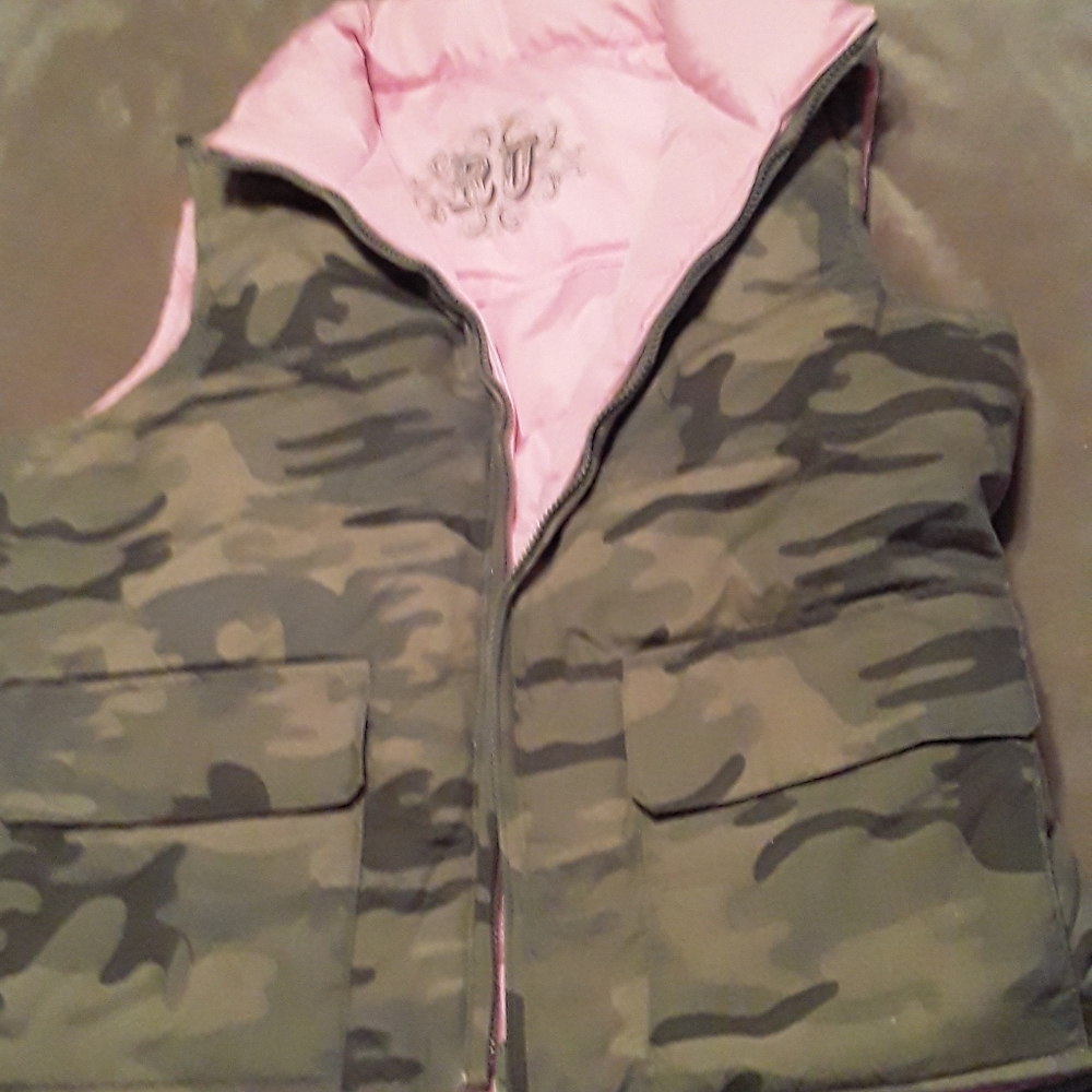 R U brand puffer reversible camo VEST